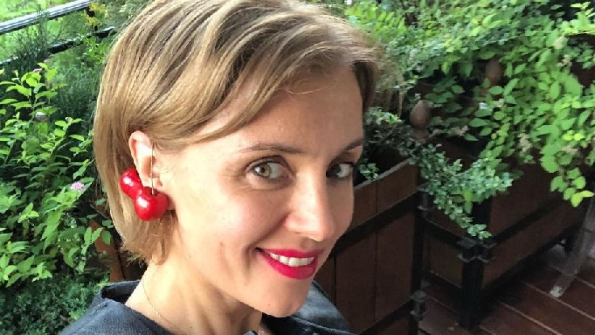 44-годишна актриса задмина по въргаляне гола в снега Гала и Волочкова (СНИМКИ 18+)