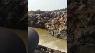 Тийнейджър е починал при опит за селфи близо до водопад (ВИДЕО)