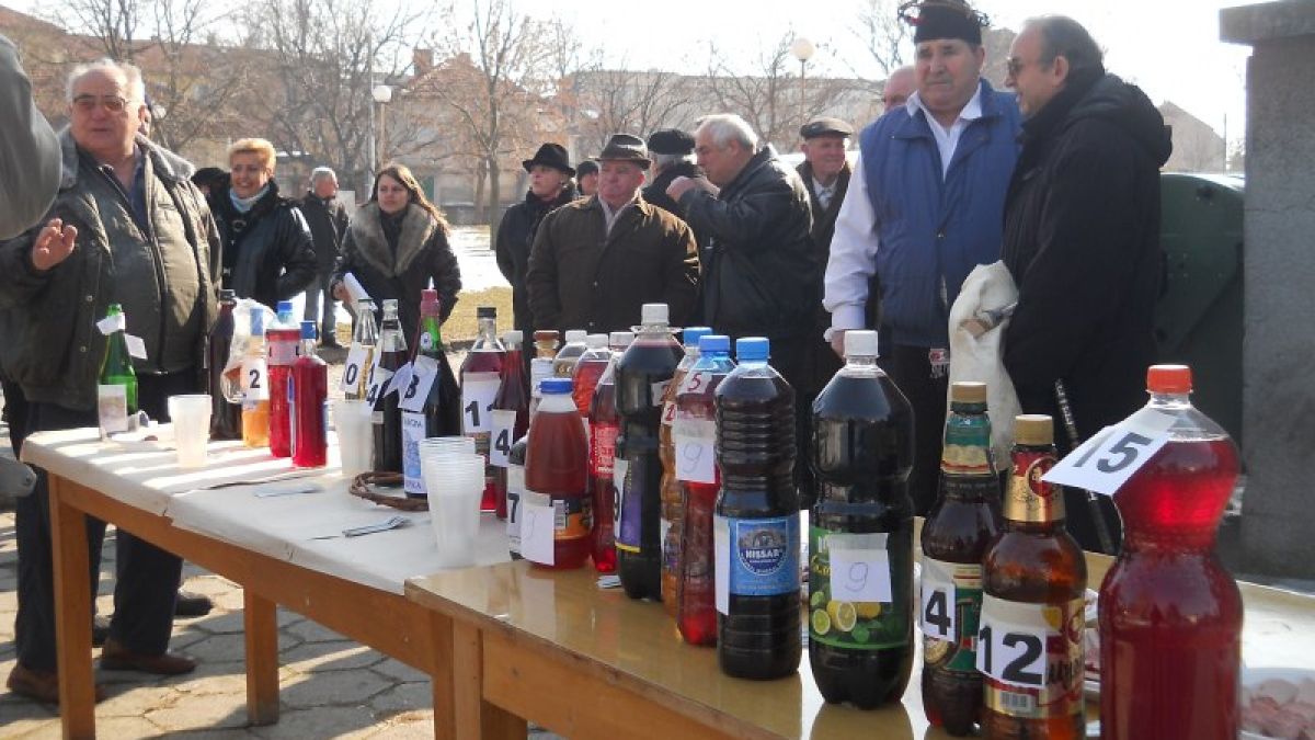 Край с домашното вино, което продават по интернет