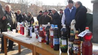 Край с домашното вино, което продават по интернет