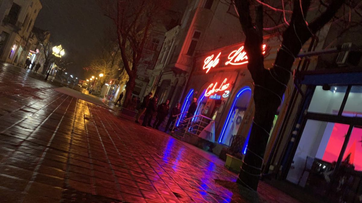 Кървава драма в Плевен! Военен направи съпругата си на решето, мушка я 6 пъти с нож и... 