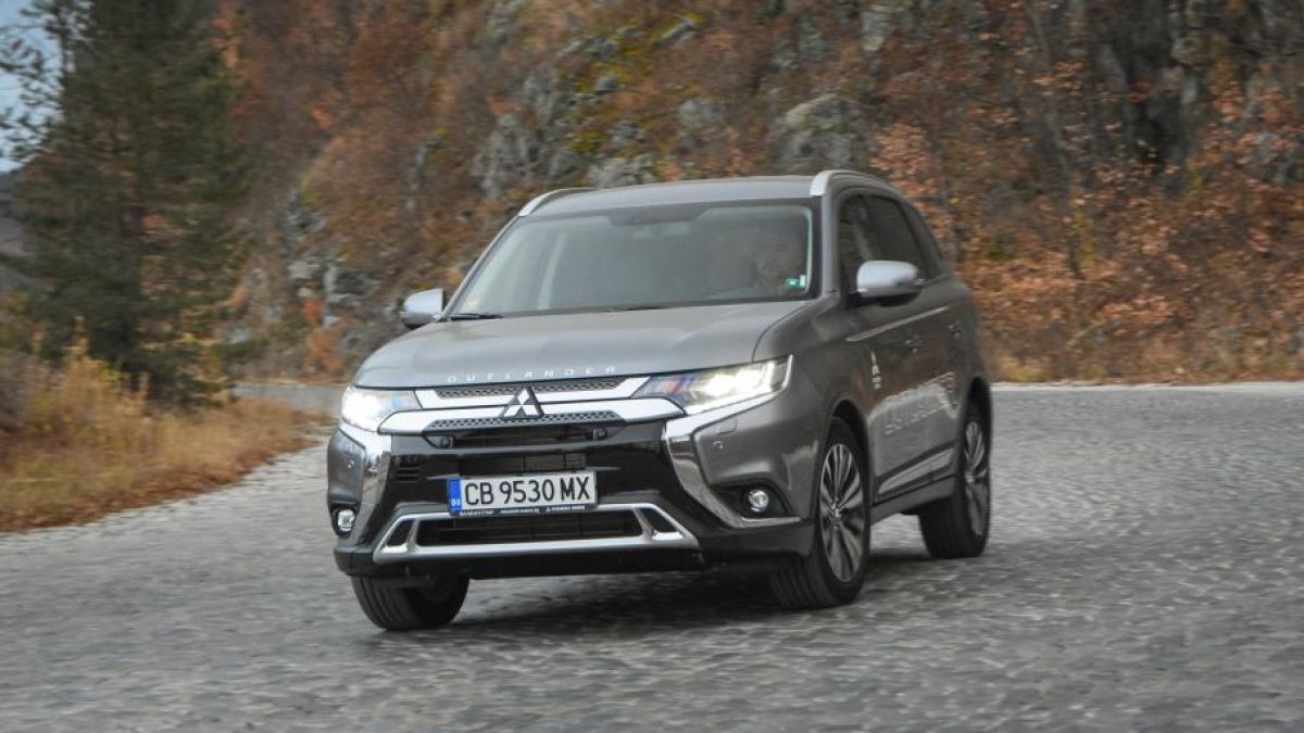 Обновеното Mitsubishi Outlander - приятен фейслифт, огромно пространство и изгодна цена
