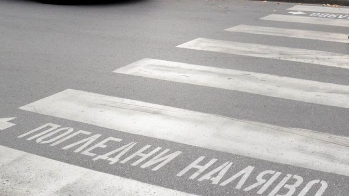 Сигнал до БЛИЦ! Жесток сблъсък на пешеходна пътека в „Младост“ – мъж лежи окървавен на улицата