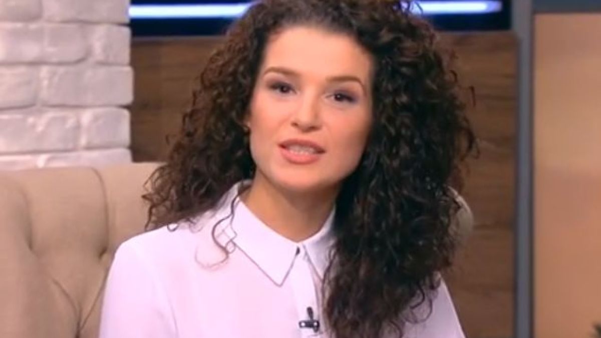 Мариана Векилска ряпа да яде: Сексапилната нова водеща на bTV се появи в ефир и смая зрителите (СНИМКИ)