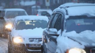 Транспортен хаос в Германия и Австрия заради обилния снеговалеж