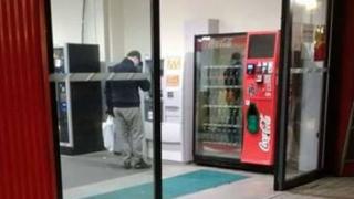 Хванат в крачка! СНИМКА показа какви ги върши Никола Груевски в Будапеща (СНИМКА)