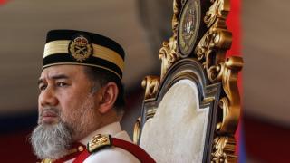 Без прецедент: Кралят на Малайзия Мухамад Пети се отрече от престола след женитбата си за Мис Москва