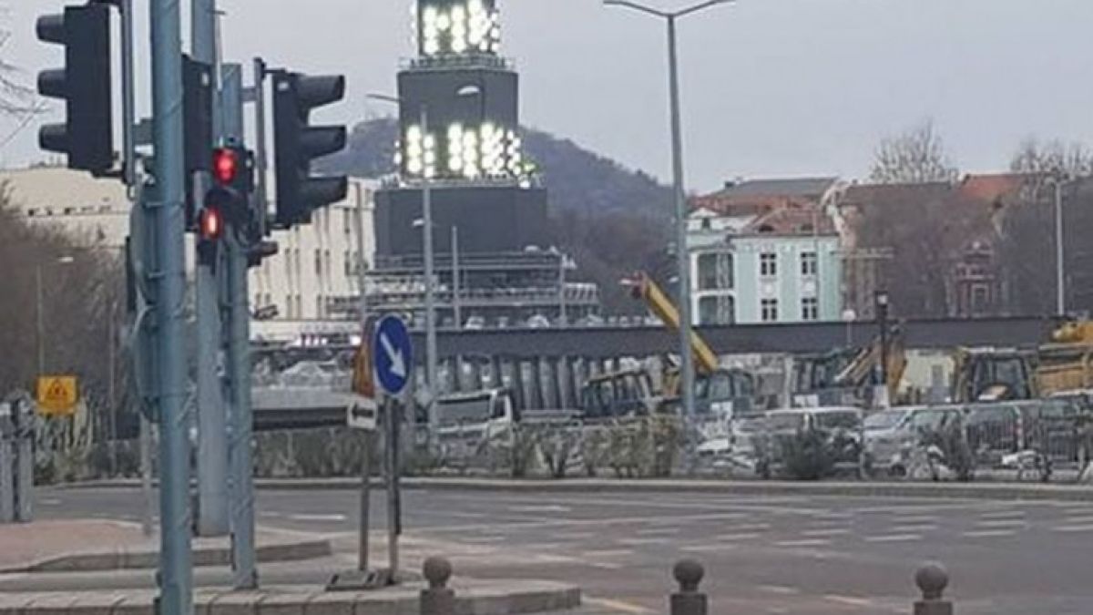 Грандиозната кула за откриването на „Пловдив 2019“ е почти готова 