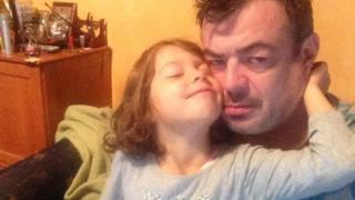 Вижте на какво е успял да научи Иван Ласкин малката му дъщеря