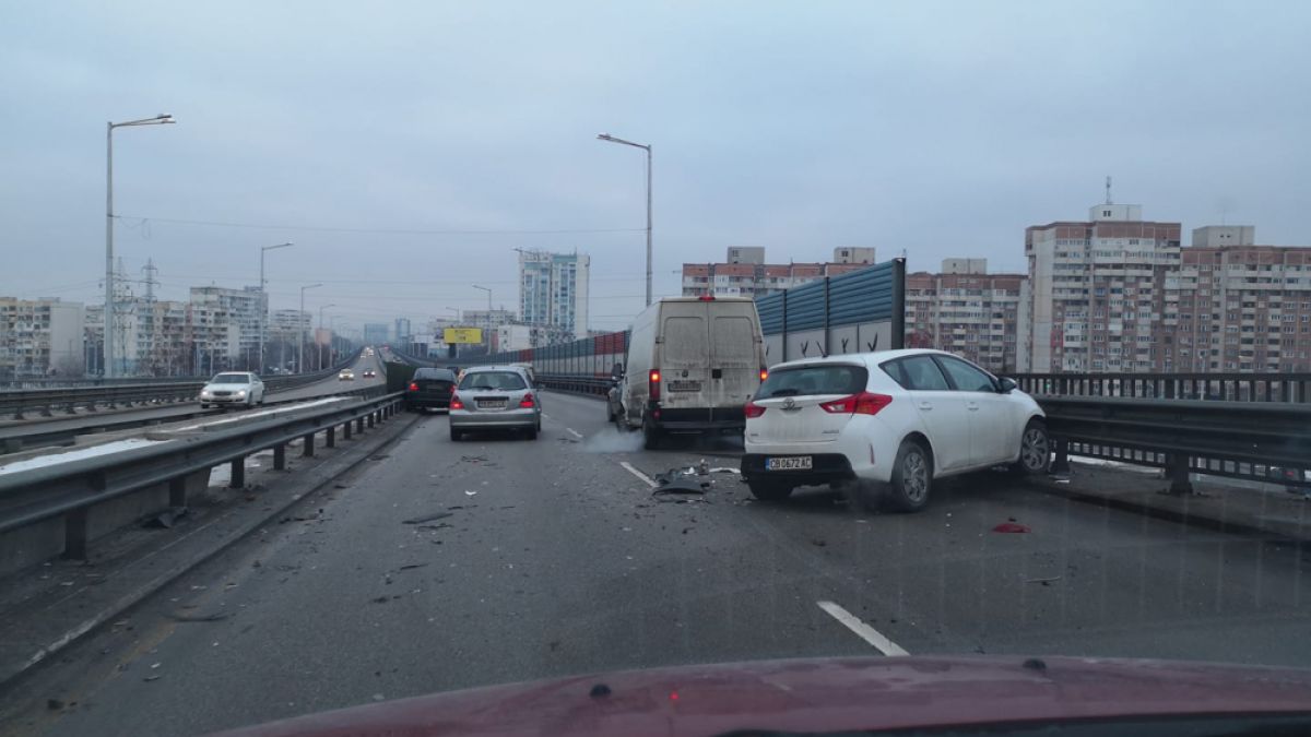 Страшно верижно меле по бул. "Брюксел" в столицата (СНИМКА)