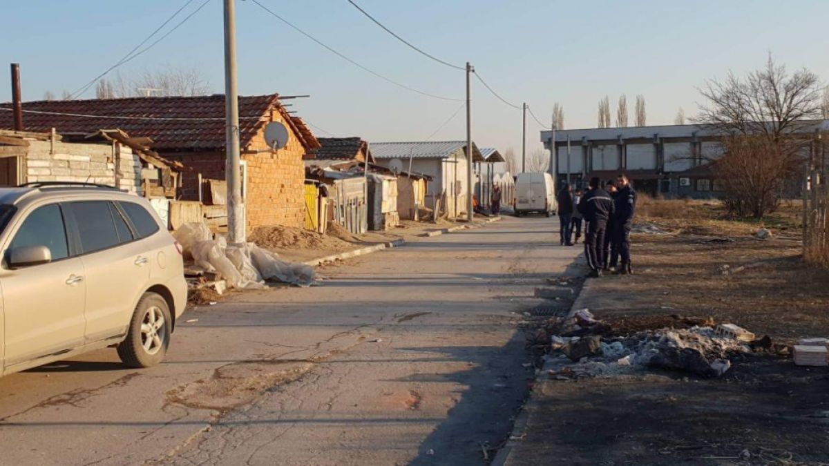 Извънредно от Войводиново! Ето какво се случва с циганските къщи в момента (СНИМКА)