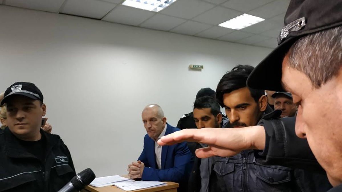 Зверство: Циганите скачали върху главата на пребития командос, адвокат ги защити, че може да станат жертви