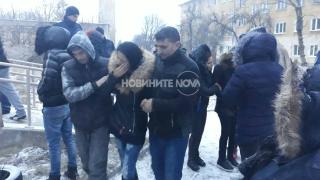 Пак циганско безчинство: Полицейски кордон пази от погром Спешна помощ в Ботунец!