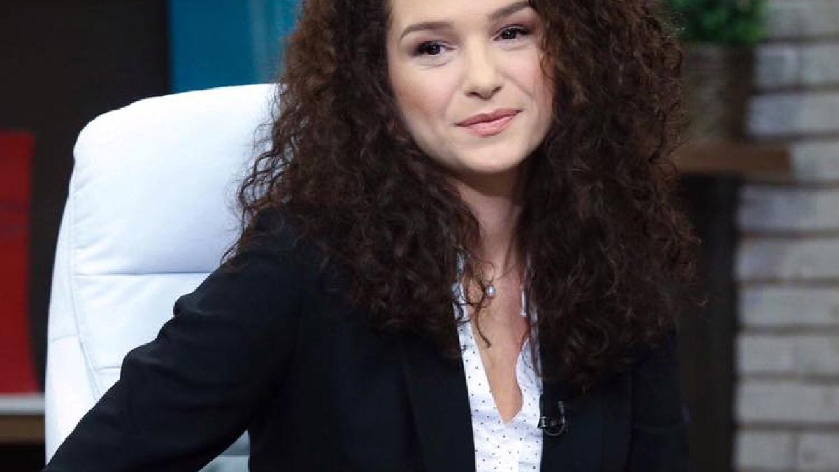 Новата водеща на bTV крие голяма драма от миналото! Красивата Александра ронила крокодилски сълзи заради... (СНИМКИ) 