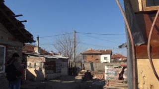 Махалата във Войводиново - 20 незаконни къщи на 1,6 дка общинска земя с частно енерго!