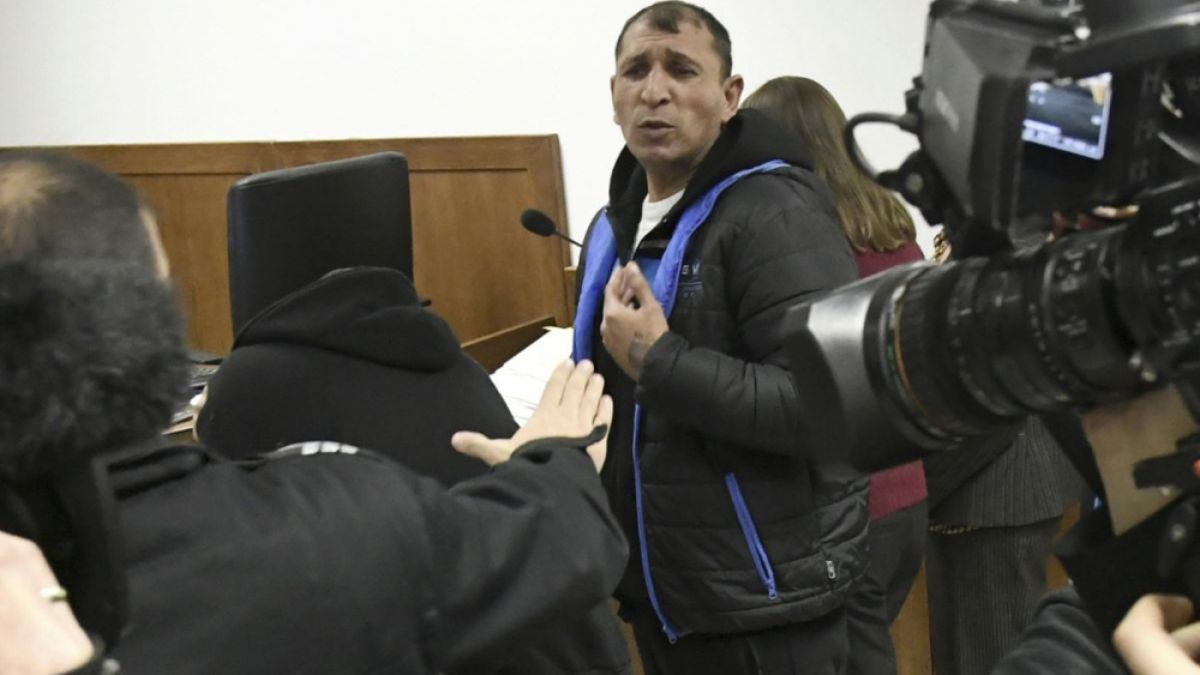 Един от циганите, задигнал платната на Майстора, се прави на тарикат в съда 