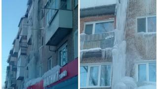 Нереално и страшно! Ужасяващата зима превърна цял град в "Леденото кралство" (СНИМКИ)