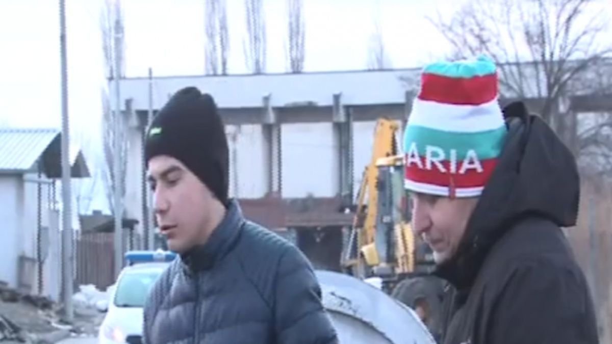 Войводиново пак настръхна: Ако спрем протеста, политиците могат да наредят да спре бутането на циганските къщи!