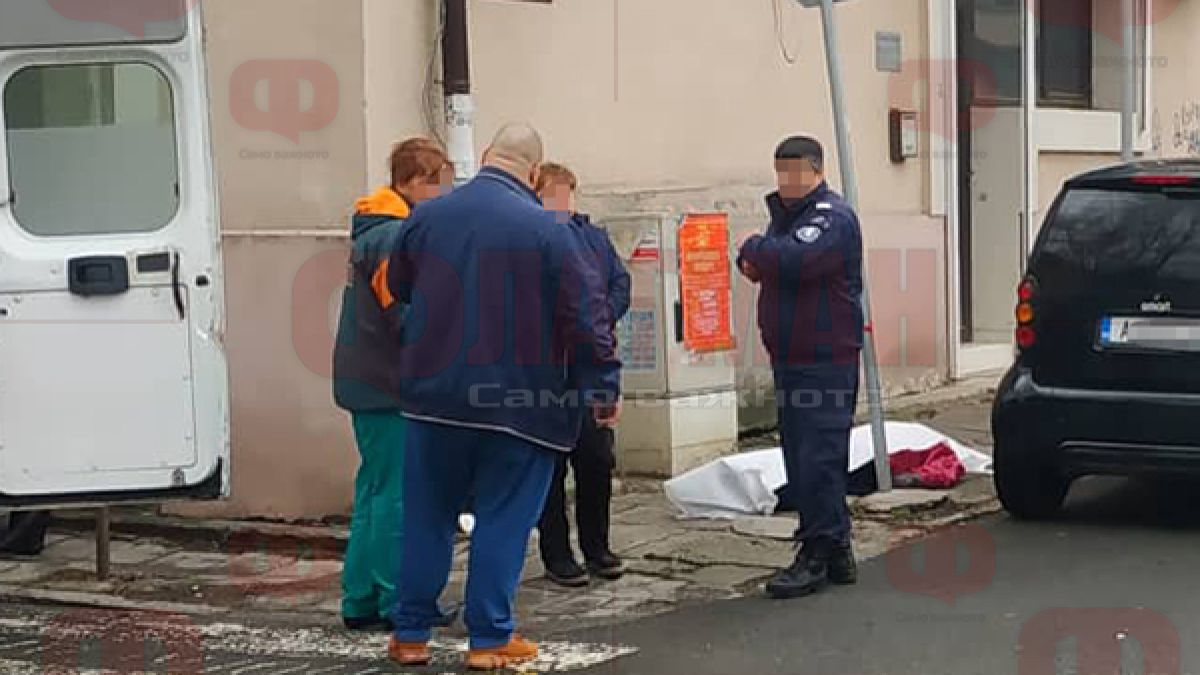 Труп на мъж лежи насред бургаски тротоар (СНИМКИ 18+)