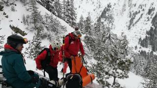 Драмата в Пирин няма край! Спасители издирват петима младежи в планината 
