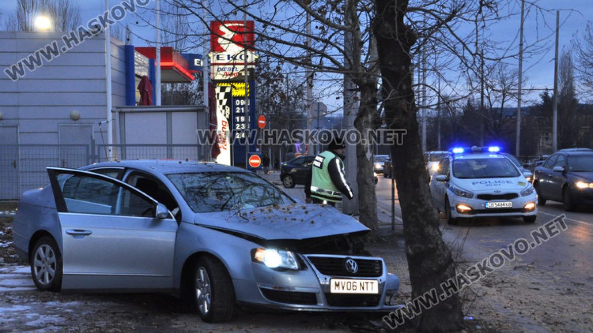 Млад хасковлия настъпи смело газта на колата и за малко не свърши в моргата (СНИМКИ)