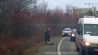 Очевидци: Тръпки ни побиха, когато днес край Поморие припадна от глад мъж, тръгнал да си търси работа! 