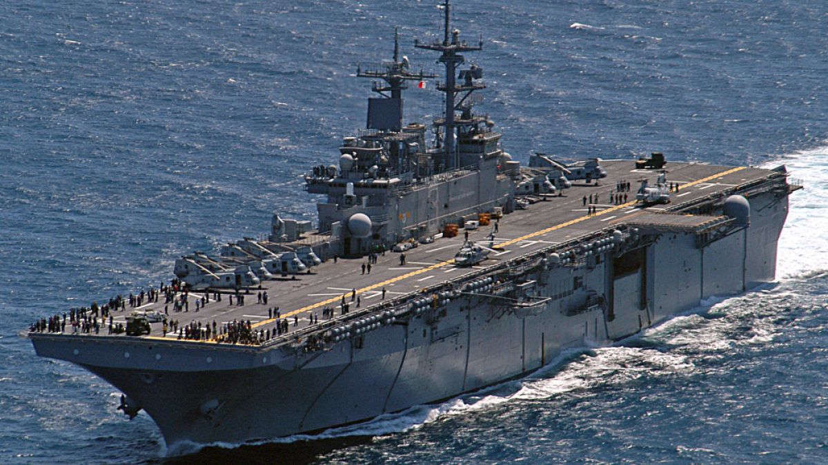 САЩ пращат тежко оборудвания кораб “Kearsarge” и морски пехотинци да изтеглят войниците от Сирия 
