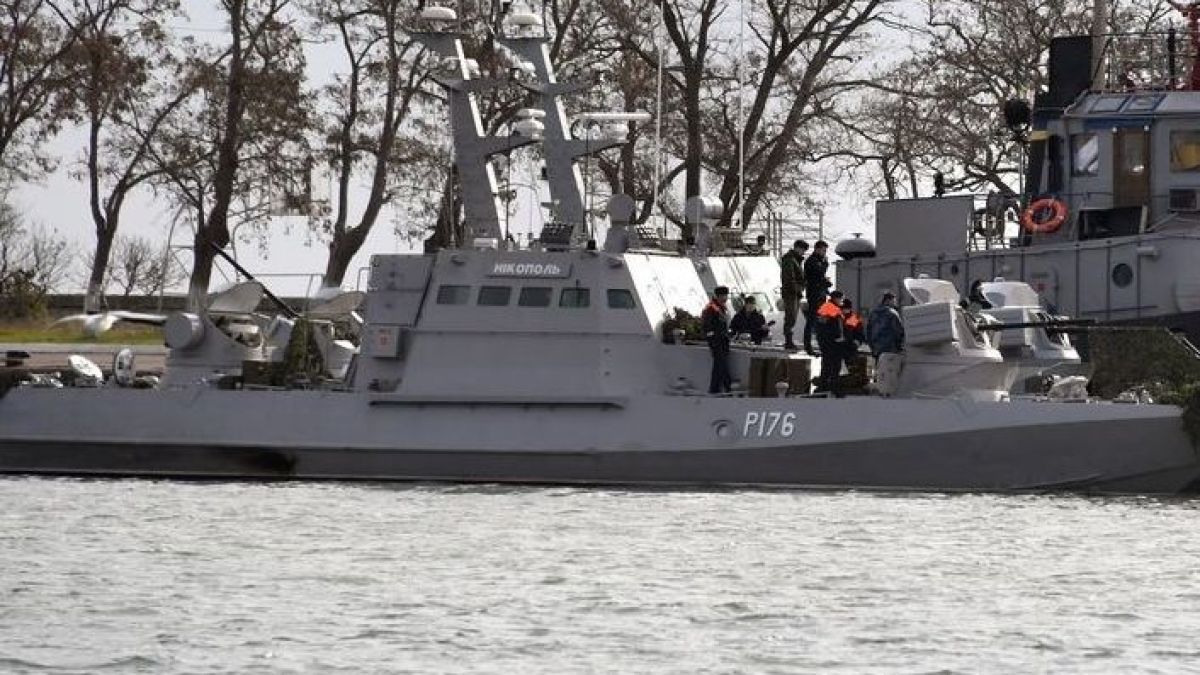 Задържаните в Русия украински моряци остават в ареста до 25 май