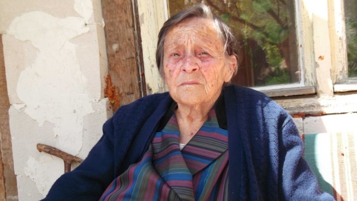 Отиде си жената, измайсторила носиите за филма "Време разделно"