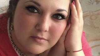 Ето какво се случва с красивата Ажда, залята с киселина пред дома си преди 8 месеца