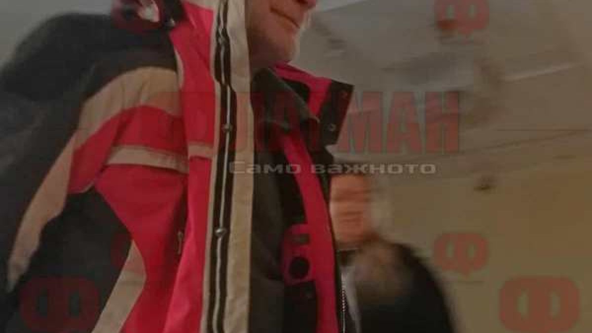 Подмола влезе окован в съда (СНИМКА)