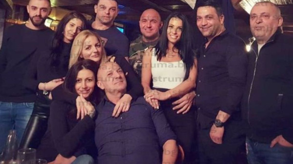 Сандански наркобос и жертва на "Наглите" празнува юбилей като арабски шейх (СНИМКИ)