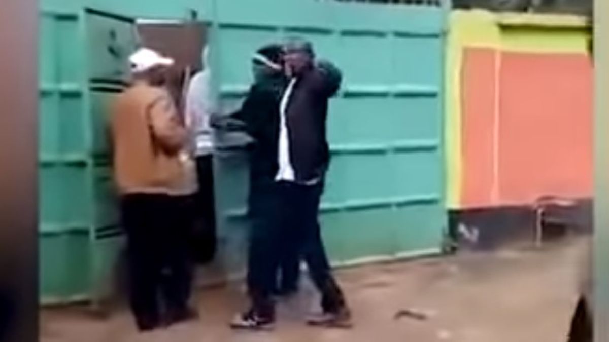 Вещица прокле неверен съпруг и той се заклещи в любовницата си по време на секс (ВИДЕО 18+)