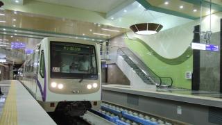 Столичани в шок! Същество от друга галактика се появи в метрото (СНИМКА)