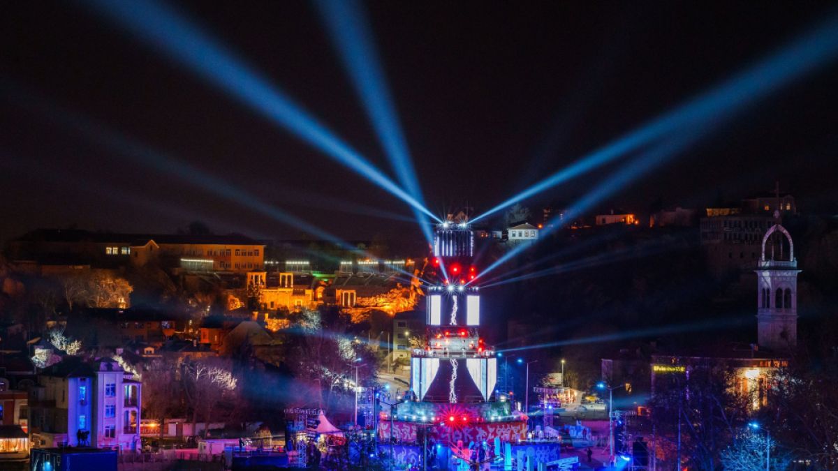 "Пловдив 2019" отговори на Слави за цената на сцената и откриващото събитие