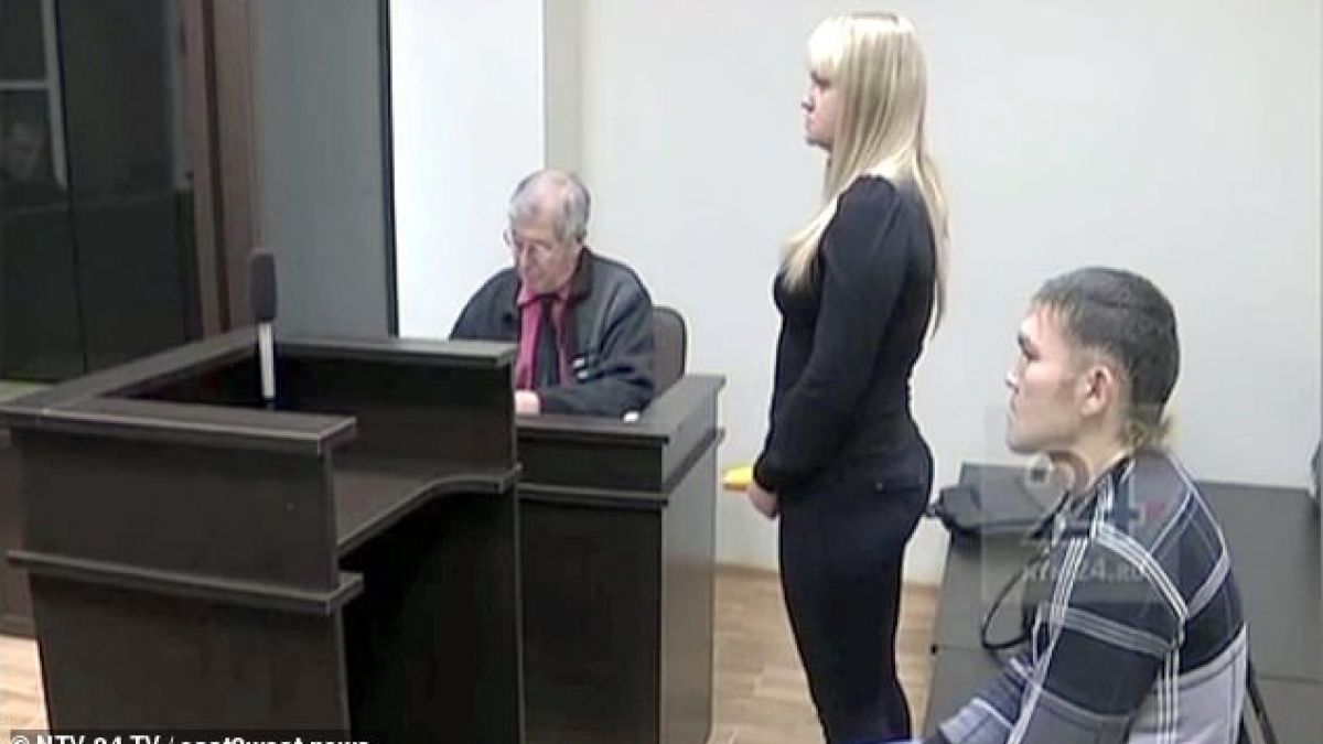 Жена намушка приятеля си 13 пъти с нож, а в съда жертвата ѝ направи предложение за брак, съдията в шок (СНИМКИ)