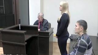 Жена намушка приятеля си 13 пъти с нож, а в съда жертвата ѝ направи предложение за брак, съдията в шок (СНИМКИ)