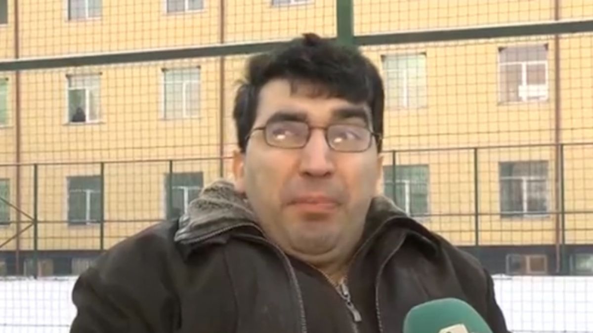 Кой и защо прати ромски деца да сурвакат Каракачанов?