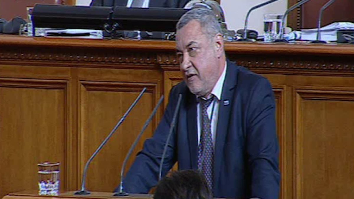 Валери Симеонов обясни защо НФСБ е против нови изтребители
