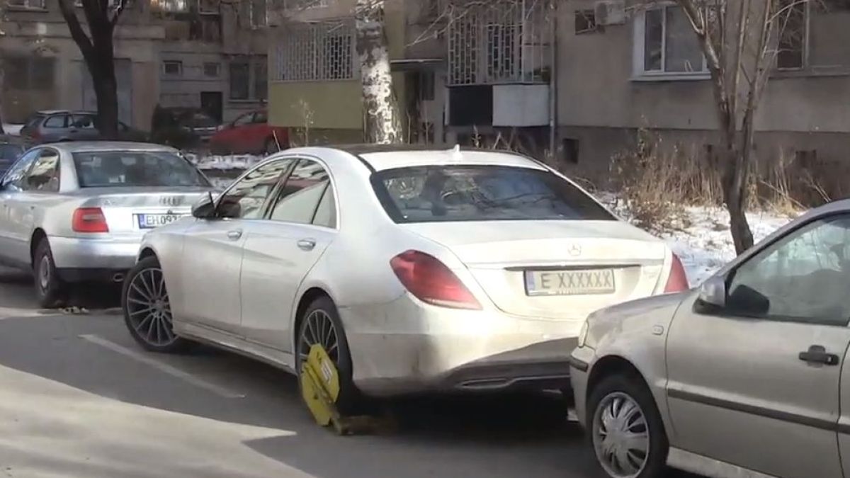 Само в БЛИЦ! Хванаха в издънка белия "Мерцедес" S-класа за 200 бона и само с X-ксове на Рег.№! (СНИМКИ/ВИДЕО)