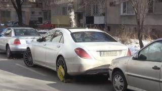 Само в БЛИЦ! Хванаха в издънка белия "Мерцедес" S-класа за 200 бона и само с X-ксове на Рег.№! (СНИМКИ/ВИДЕО)