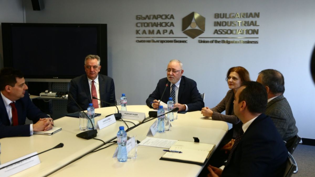 Българската петролна и газова асоциация иска промени в отложения Закон за горивата