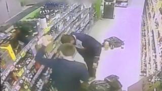 Цялата мрежа се пита: това ли са най-глупавите крадци? (ВИДЕО)