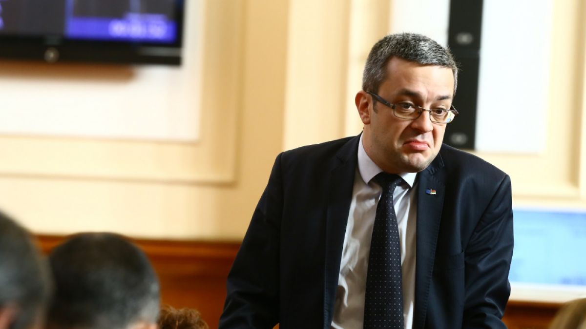 Тома Биков се закани в парламента: Ще спечелим изборите!