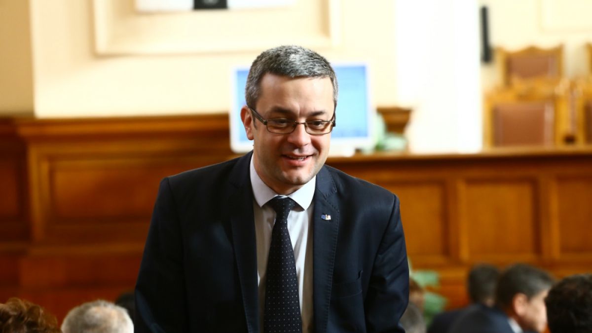 Тома Биков призова Елена Йончева да сезира прокуратурата, ако знае за нарушения