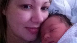 5 дни след секциото млада майка влезе под душа и преживя най-ужасяващия кошмар в живота си 