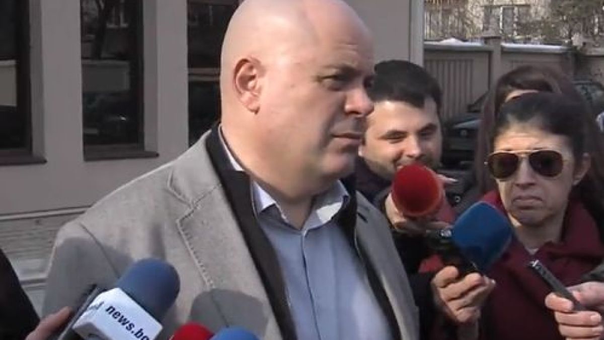 Прокурор Гешев обясни как разбитата ОПГ е превеждала пари по системата "хавала" на ятаци на терористи