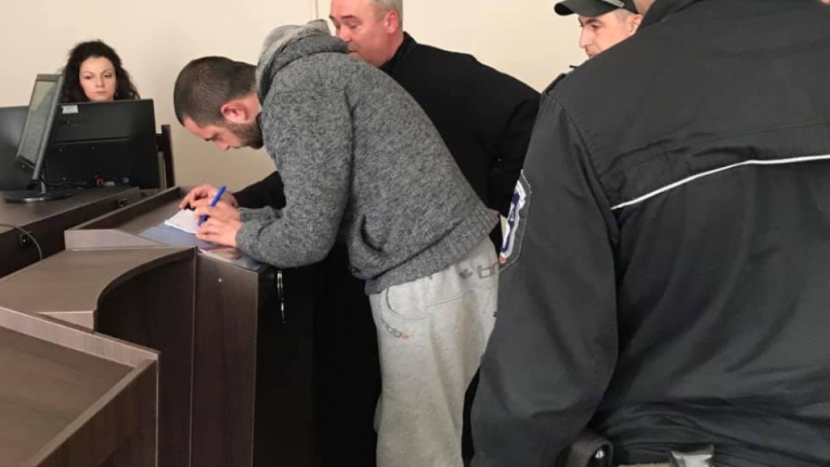 Джигитът, който накара полицията да го гони 360 км, се тръшна в съда и... (СНИМКИ)