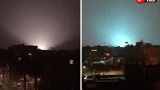 Извънземните идват! ВИДЕО показва мистериознисини светкавици в небето 