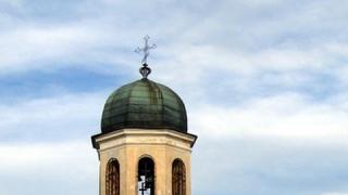 Малко чудо за празника: Сърничка се запъти към храма (СНИМКА)
